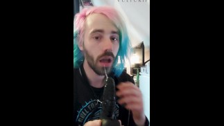 Углубляюсь, давлюсь фаллоимитатором и шлепаю себя