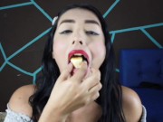 Preview 4 of I swallow some fruits as if it were a big dick and to train my throat