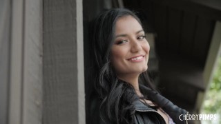 Latina Viva Athena houdt ervan als Brad Knight haar poesje likt en haar hardcore naait