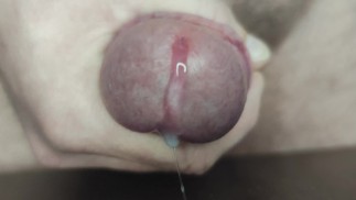 Zbliżenie ręczna robota napletek precum i sperma