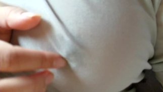 シースルートップス越しに勃起乳首を可愛がってオホオホする爆乳女子。