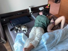 オナニー中の彼女をサポートしたら物足りなくなってオチンポおねだり❤️素人カップルのSEX盗撮　バイブ　オモチャ　オナサポ　クリ責め　かわいい　絶頂　巨乳　ハメ撮り　投稿　個人撮影　日本人　えむゆみ - Screenshot 3 of 16 - Japanese Toy