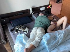 オナニー中の彼女をサポートしたら物足りなくなってオチンポおねだり❤️素人カップルのSEX盗撮　バイブ　オモチャ　オナサポ　クリ責め　かわいい　絶頂　巨乳　ハメ撮り　投稿　個人撮影　日本人　えむゆみ - Screenshot 5 of 16 - Japanese
