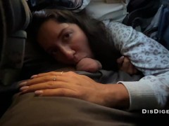 Рискованный публичный минет в самолете полным людей - Screenshot 13 of 16 - Blowjob
