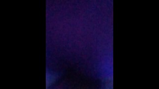 Тонкое черное дерево Выстрелы в спину