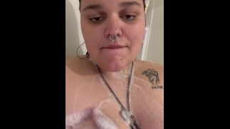 DD seifige Brüste 😘