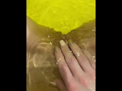 Caresses et jouissance dans mon bain