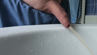 Boy Peeing in Sink thats so satisfying