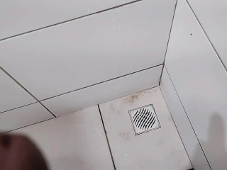 сквирт в соседской ванной комнате