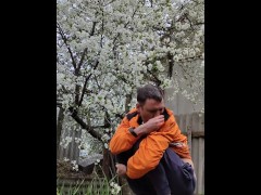 It smells nice of cherry blossoms