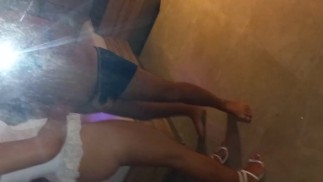 Хорн записывает, как его жена показывает, как он собирается сделать член едока