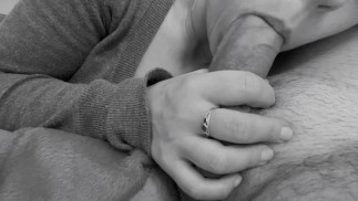 Возбужденная рыжая делает минет за деньги с огромной спермой в рот