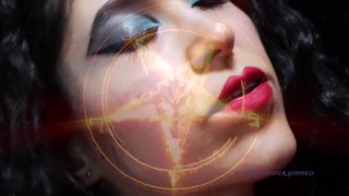 Satanische doop - femdom beknoteer erotische magie satanische religieuze fetish vrouwelijke overheersing godin