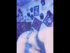 😈Taking Some Pics - Screenshot 2 of 16 - Milf