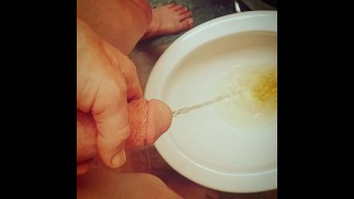 SPUNDADDY PISS !! Füllt die Toilette mit trüber gesponnener Pisse. Bist du der Nächste?