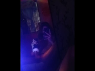 Pinoy 沉迷于他妈的猫玩具射精很多