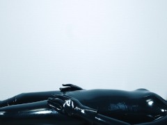 【ラバースーツ】ヨガマットの上で身体を弄る＆電マでオナニー❤️ - Screenshot 6 of 16 - Latex