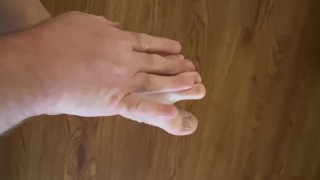 Linker voet krijgt lotion