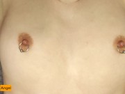 cambiando Piercings En Los Pezones Por Anillos BDSM Para Una Perra ...