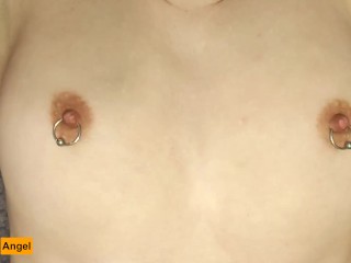 Skifter Brystvortens Piercinger Til BDSM-ringe for En Tæve!