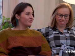 Ersties - Heißer Vierer mit dem ersten Mal lesbisch für Charlie