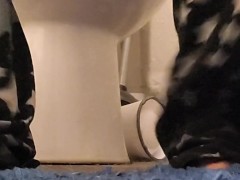 Watch my feet while I pee