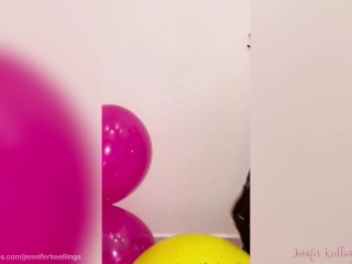 Ballenbustende Hete Cougar Popt Ballonnen Met Haar Hoge Hakken - JenniferKeellings