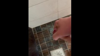 Огромная нагрузка в душе от шведского парня