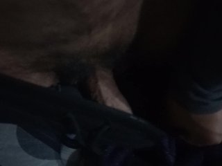 Chico caliente mostrando su pene