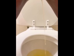 Ebony Girl Pees Standing Up - Screenshot 13 of 16 - Girls Peeing