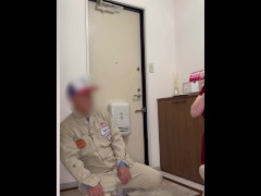 宅配便の配達員にエロい目で見つめられた変態巨乳M熟女がいきなりオーガズム♥潮吹き我慢できずに下着姿で垂れ流し❤日本人/巨乳/美人/パイパン/潮吹き/流出・ナンパ・個人撮影 - Screenshot 4 of 16 - Amateur