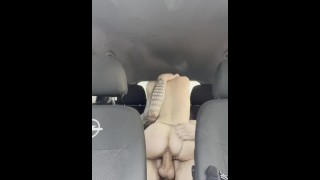 Follada En El Auto