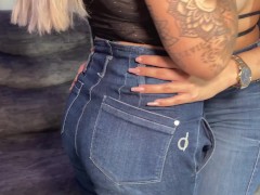 Juego con mi amiga Sara hasta calentarnos, nos chupamos las tetas y nos besamos 1°parte