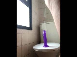 Using my dilgo on office's bathroom