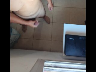 Pene al aire, disfruto tocarme