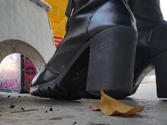 Crushing a Leaf - Screenshot 3 of 16 - Boots