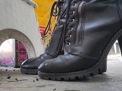 Crushing a Leaf - Screenshot 7 of 16 - Shoes