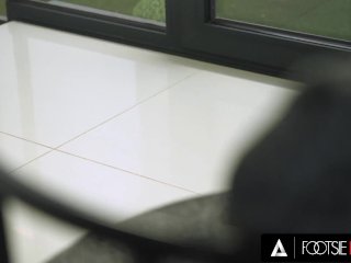 FOOTSIE BABES - Stunning Busty MILF Shalina Devine Loves Getting Cum On Her Pretty Feet screenshot number 1