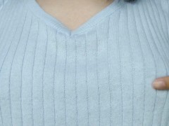 清楚な水色ニットから下品な巨乳と黒乳首を出してオナニーするチクニー中毒女♥️ - Screenshot 1 of 16 - Japan