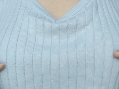 清楚な水色ニットから下品な巨乳と黒乳首を出してオナニーするチクニー中毒女♥️ - Screenshot 4 of 16 - Big Tits