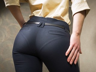 Asiática De Culo Perfecto En Tight Work Pantalones Se Burla De La Línea De Panty Visible