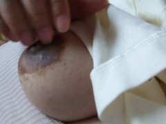 利き乳首でチクニー♥️鼻息荒くオホ声を出しながら感じるいやらしい乳首♥️ - Screenshot 14 of 16 - Big Tits