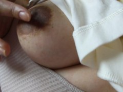 利き乳首でチクニー♥️鼻息荒くオホ声を出しながら感じるいやらしい乳首♥️ - Screenshot 9 of 16 - Big Tits