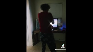 全球性偶像蘑菇 Mike stripteasE XXX （ JUICY ）