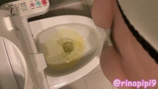 Secretly masturbating in a Japanese-style toilet even if people come