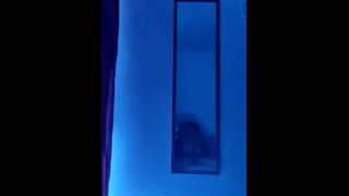 En el espejo con mi hermanastra latina