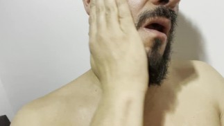清除我脸上的精液