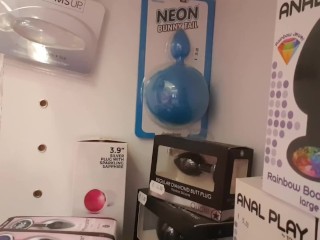 Letzter Teil. Wir Sind in Einem Sexshop. Ehemann Spricht Mit Verkäufer. Ich Zeige Ihnen Meine Muschi.