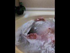 JillianVelvet@onlyfans.   bath time