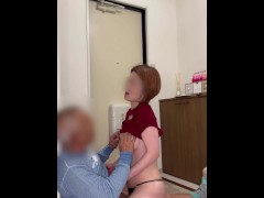 「動画最後に衝撃事実が発覚❤」荷物宅配配達人におねだり生挿入＆中出しされイカされてしまった変態巨乳M熟女❤潮吹きも❤　日本人/巨乳/美女/パイパン/潮吹き/流出/ナンパ/個人撮影 /高画質/寝取られ - Screenshot 8 of 16 - Mom